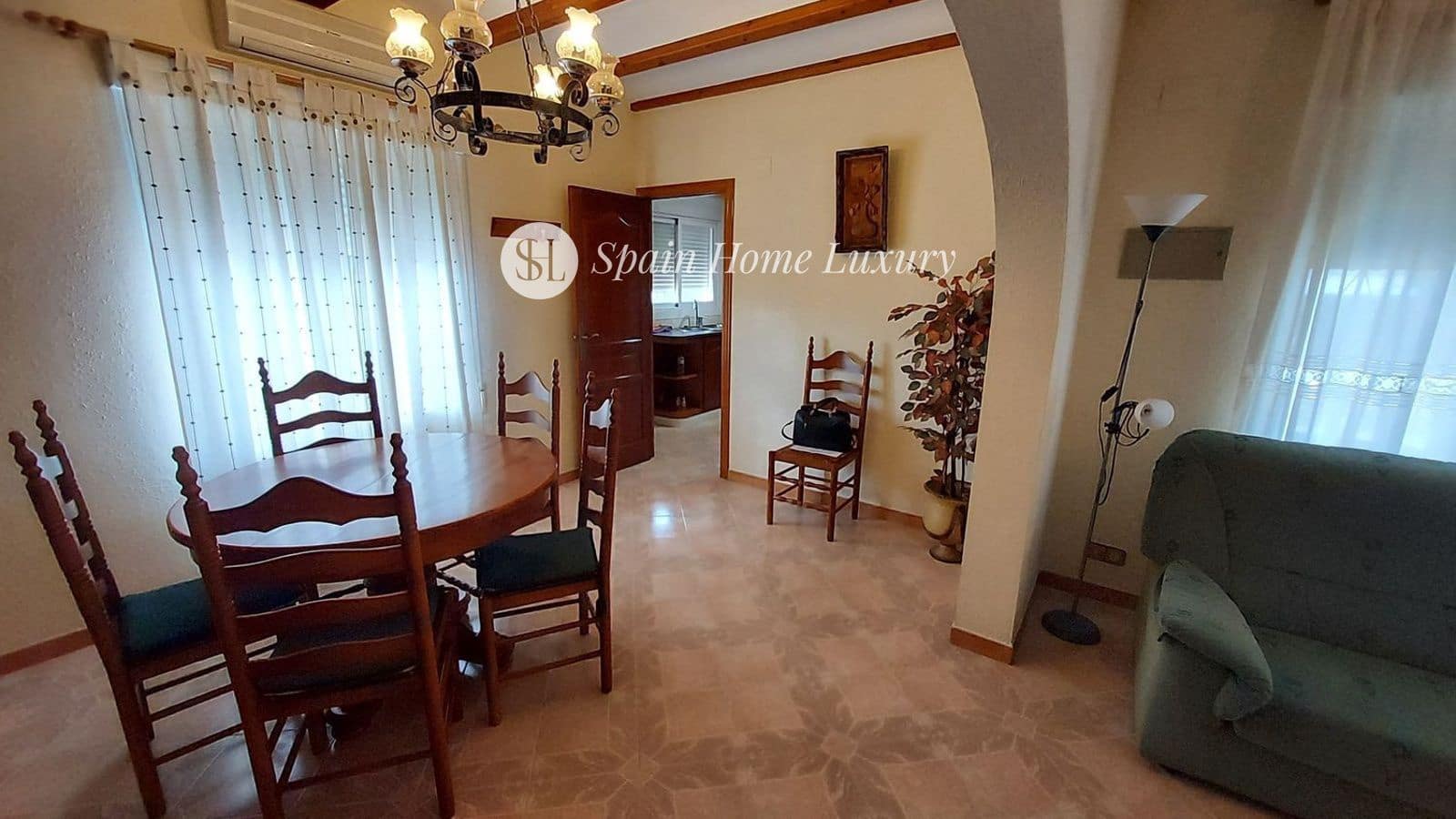 6 chambre Villa/Maison à vendre à Oliva avec garage - 500 000 € (Ref: 9117298)