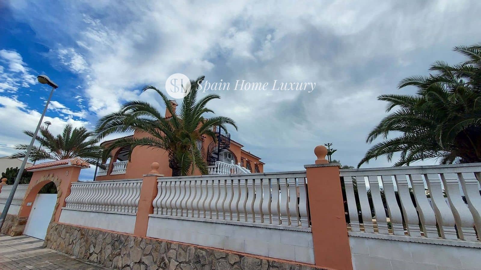 6 chambre Villa/Maison à vendre à Oliva avec garage - 500 000 € (Ref: 9117298)