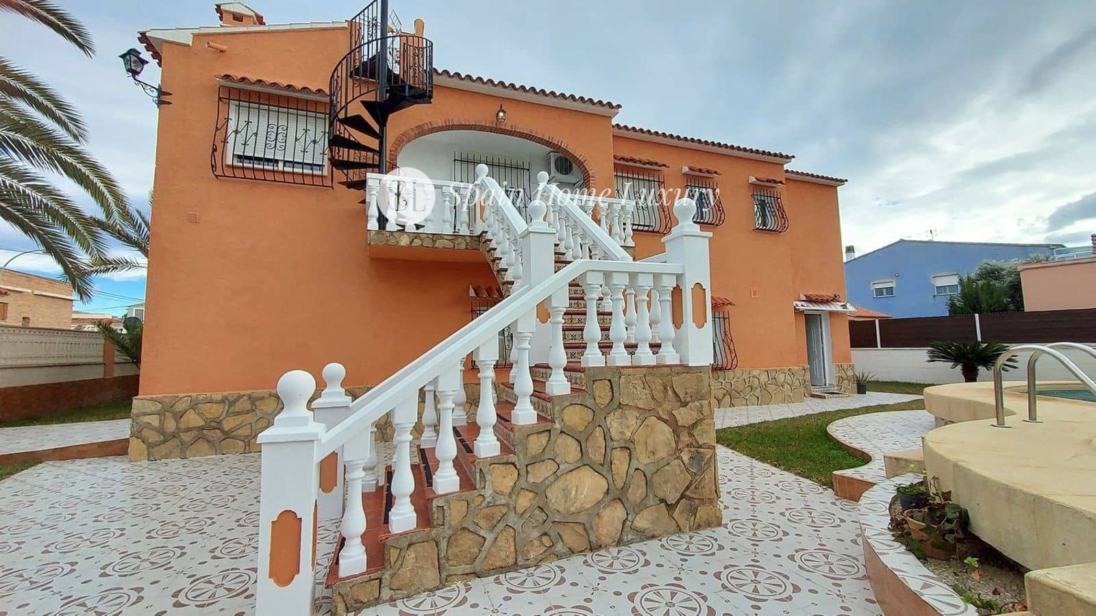 6 chambre Villa/Maison à vendre à Oliva avec garage - 500 000 € (Ref: 9117298)