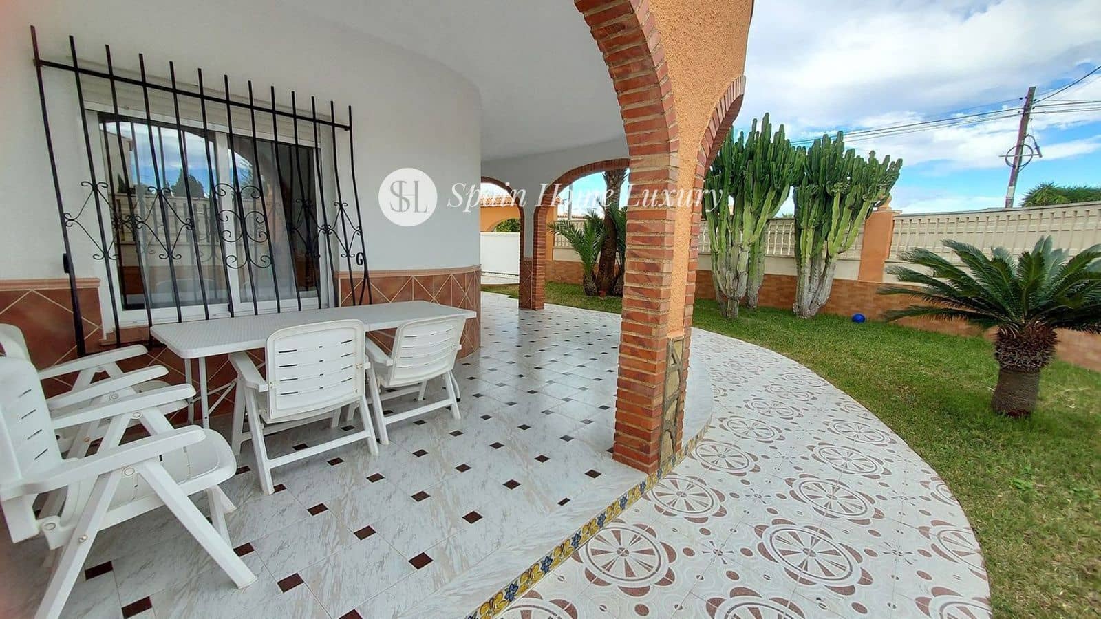 6 chambre Villa/Maison à vendre à Oliva avec garage - 500 000 € (Ref: 9117298)