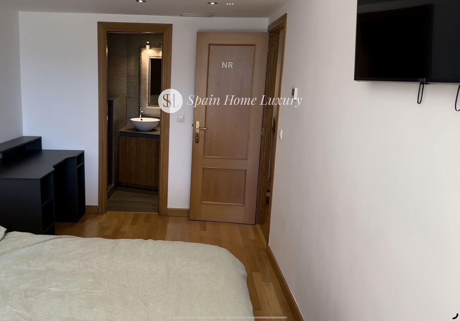 3 bedroom Flat for sale in Alicante / Alacant city with garage - € 398,000 (Ref: 9126254)