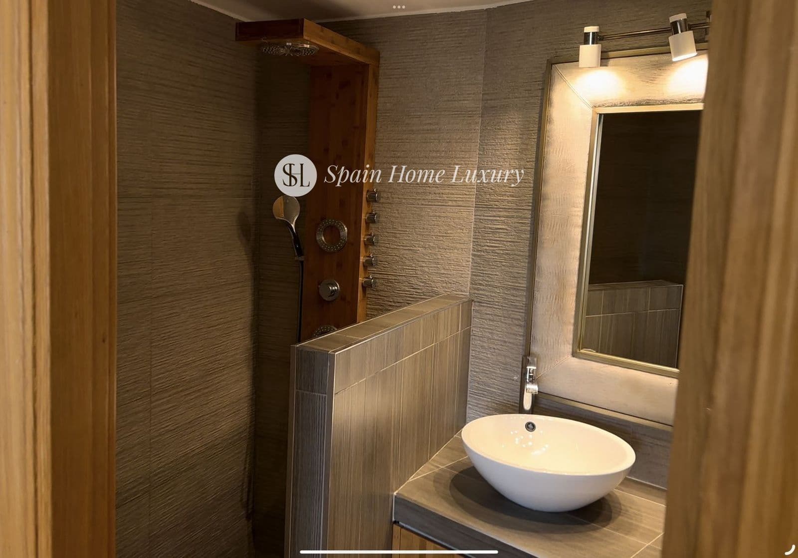 3 bedroom Flat for sale in Alicante / Alacant city with garage - € 398,000 (Ref: 9126254)