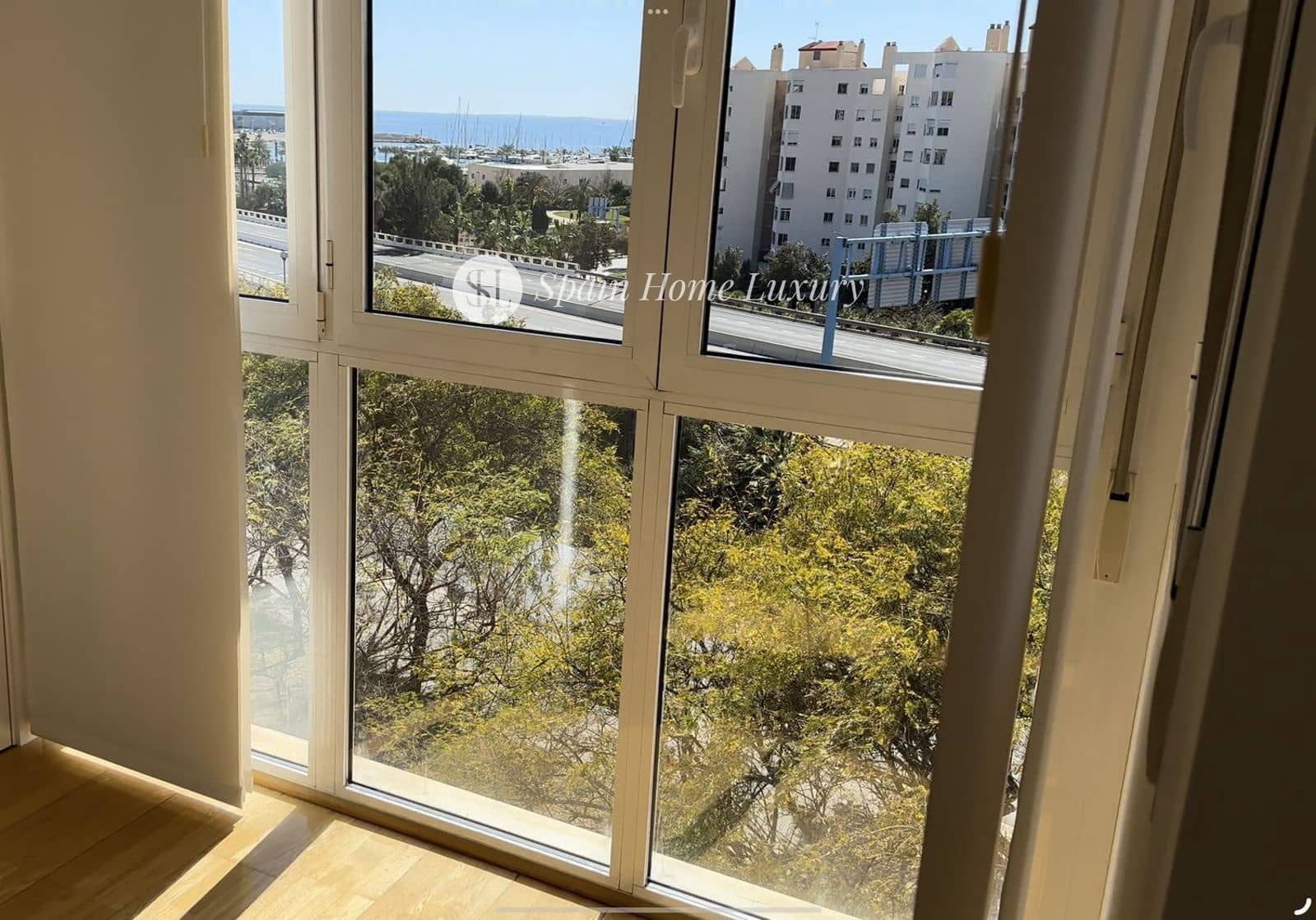 3 bedroom Flat for sale in Alicante / Alacant city with garage - € 398,000 (Ref: 9126254)