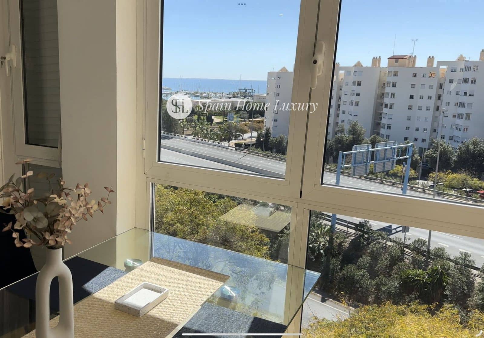 3 bedroom Flat for sale in Alicante / Alacant city with garage - € 398,000 (Ref: 9126254)