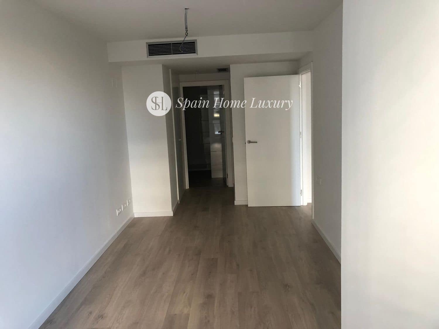 1 bedroom Flat for sale in Valencia city with pool garage - € 350,000 (Ref: 9189753)