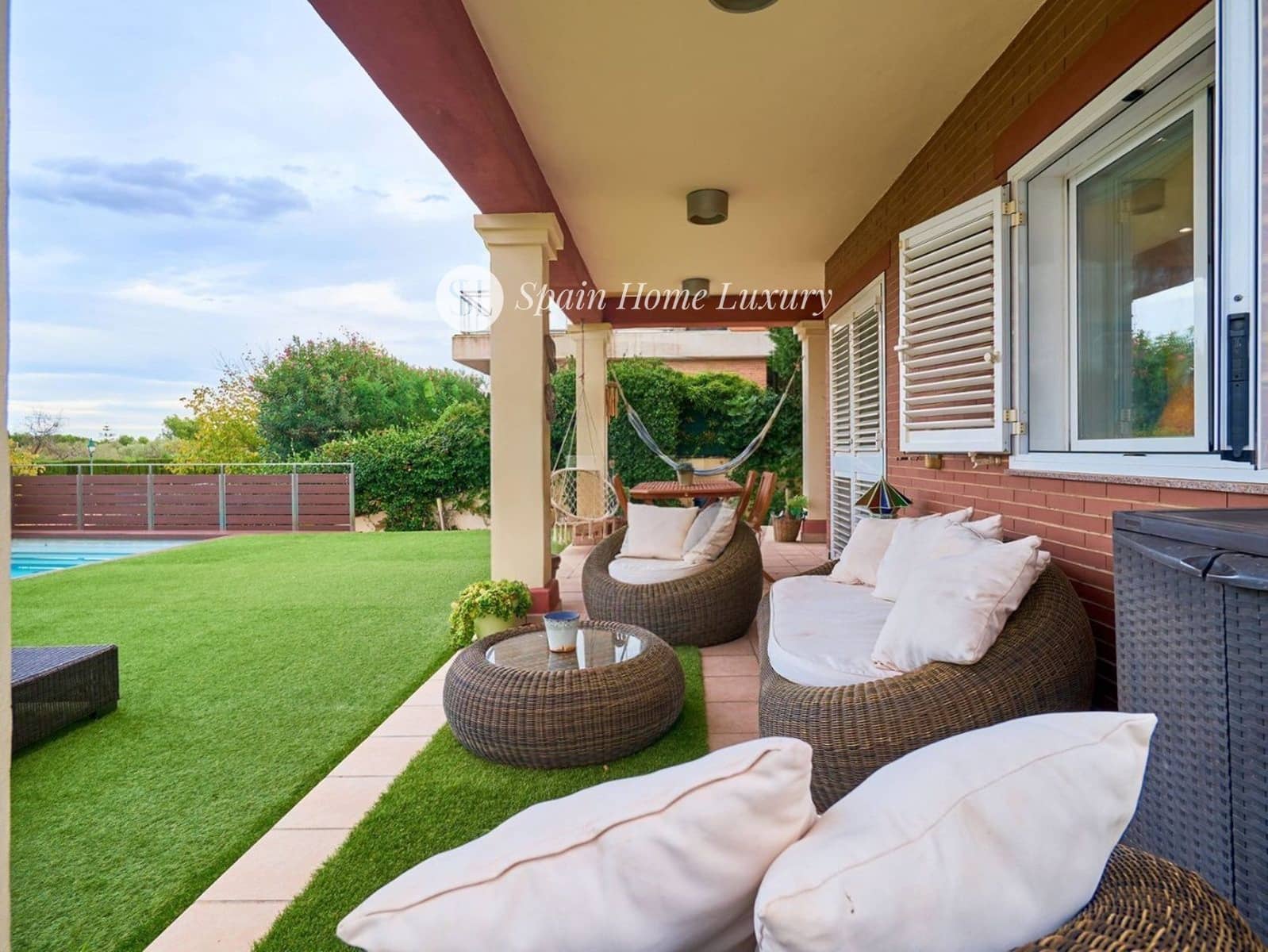 5 bedroom Villa for sale in San Antonio de Benageber with pool garage - € 700,000 (Ref: 9189879)