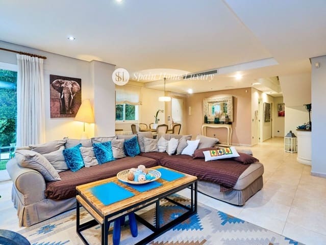 5 bedroom Villa for sale in San Antonio de Benagéber with pool garage - € 700,000 (Ref: 9189879)