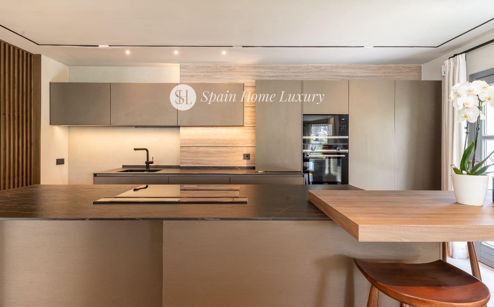 6 soverom Villa til salgs i Marbella med svømmebasseng garasje - € 3 800 000 (Ref: 9216504)