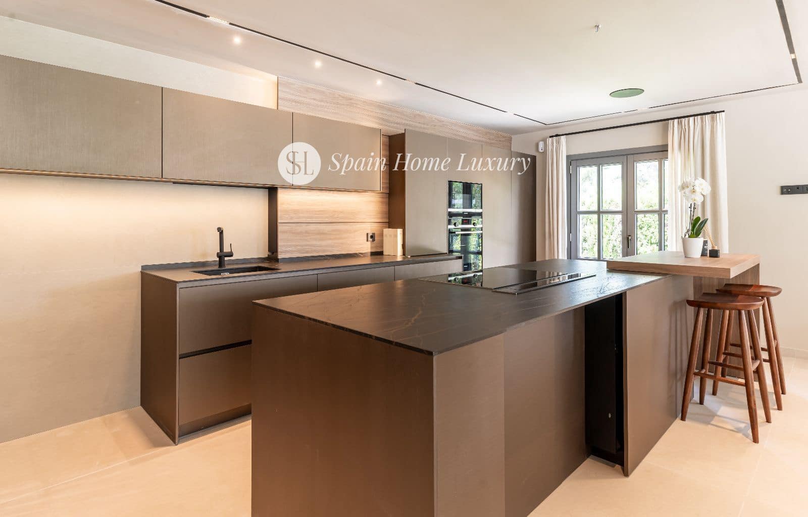 6 soverom Villa til salgs i Marbella med svømmebasseng garasje - € 3 800 000 (Ref: 9216504)