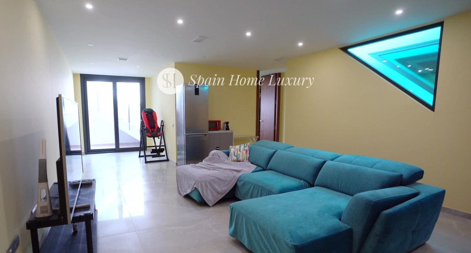 4 bedroom Villa for sale in Finestrat with pool garage - € 1,900,000 (Ref: 9230700)