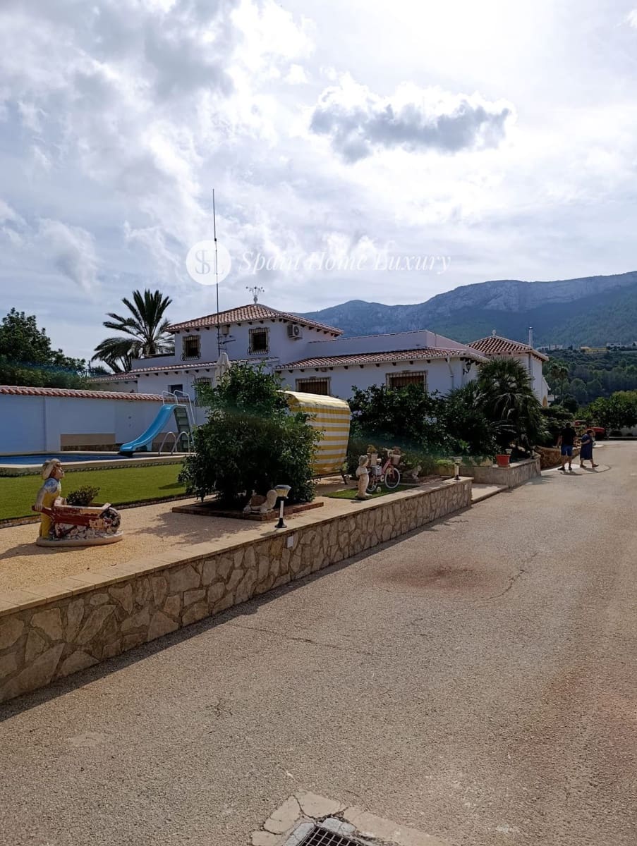 4 sypialnia Willa na sprzedaż w Denia z basenem garażem - 580 000 € (Ref: 9296343)