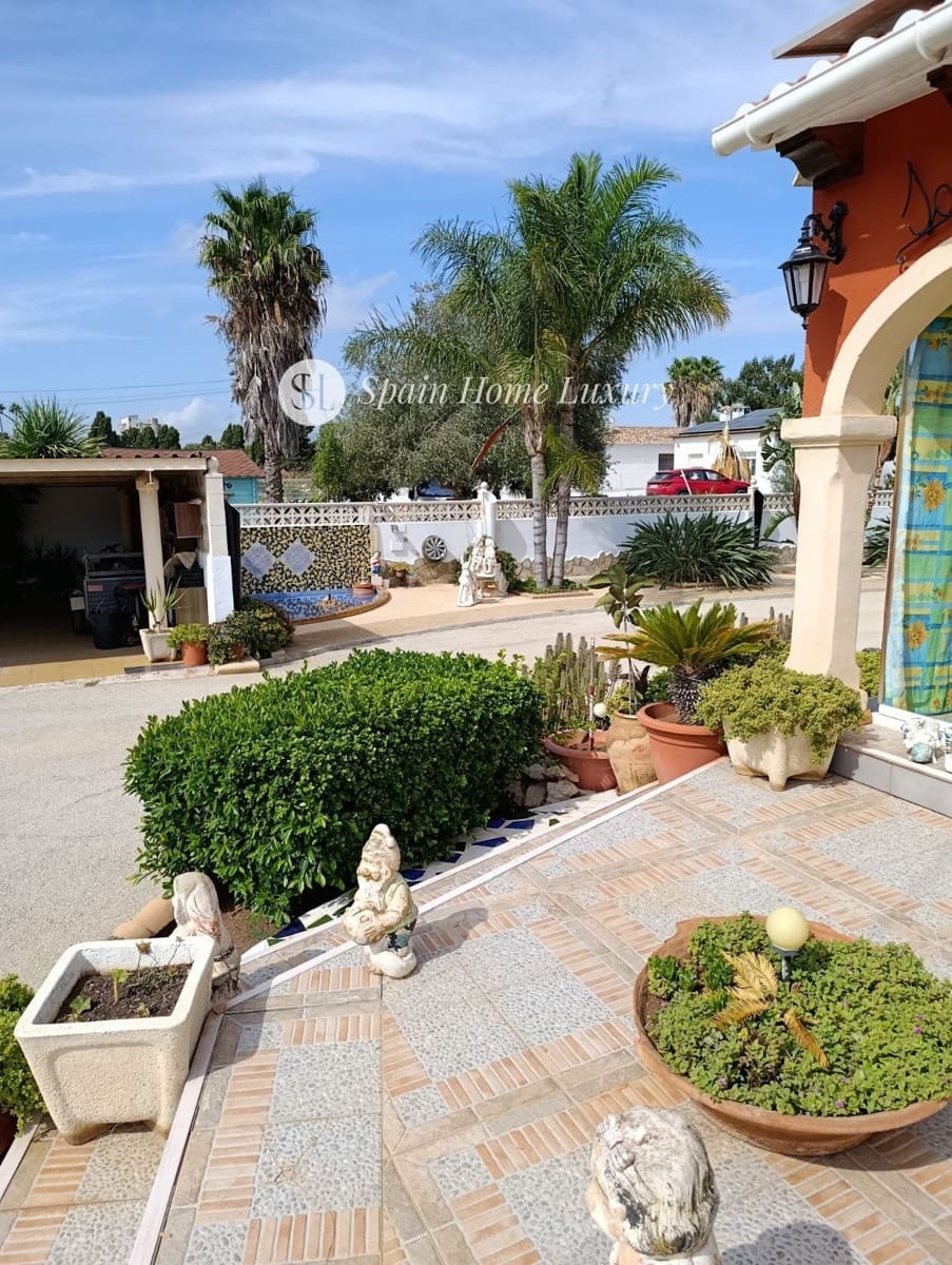 4 sypialnia Willa na sprzedaż w Denia z basenem garażem - 580 000 € (Ref: 9296343)