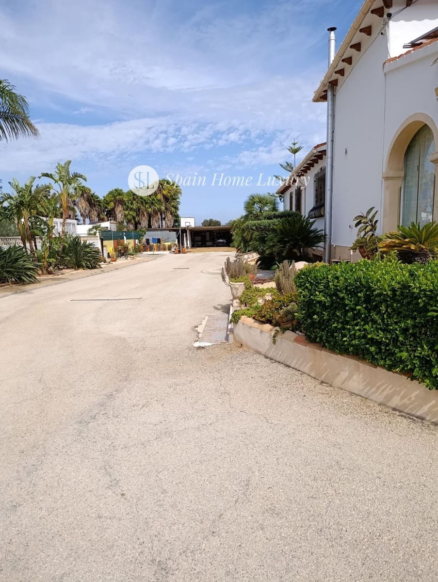 4 sypialnia Willa na sprzedaż w Denia z basenem garażem - 580 000 € (Ref: 9296343)