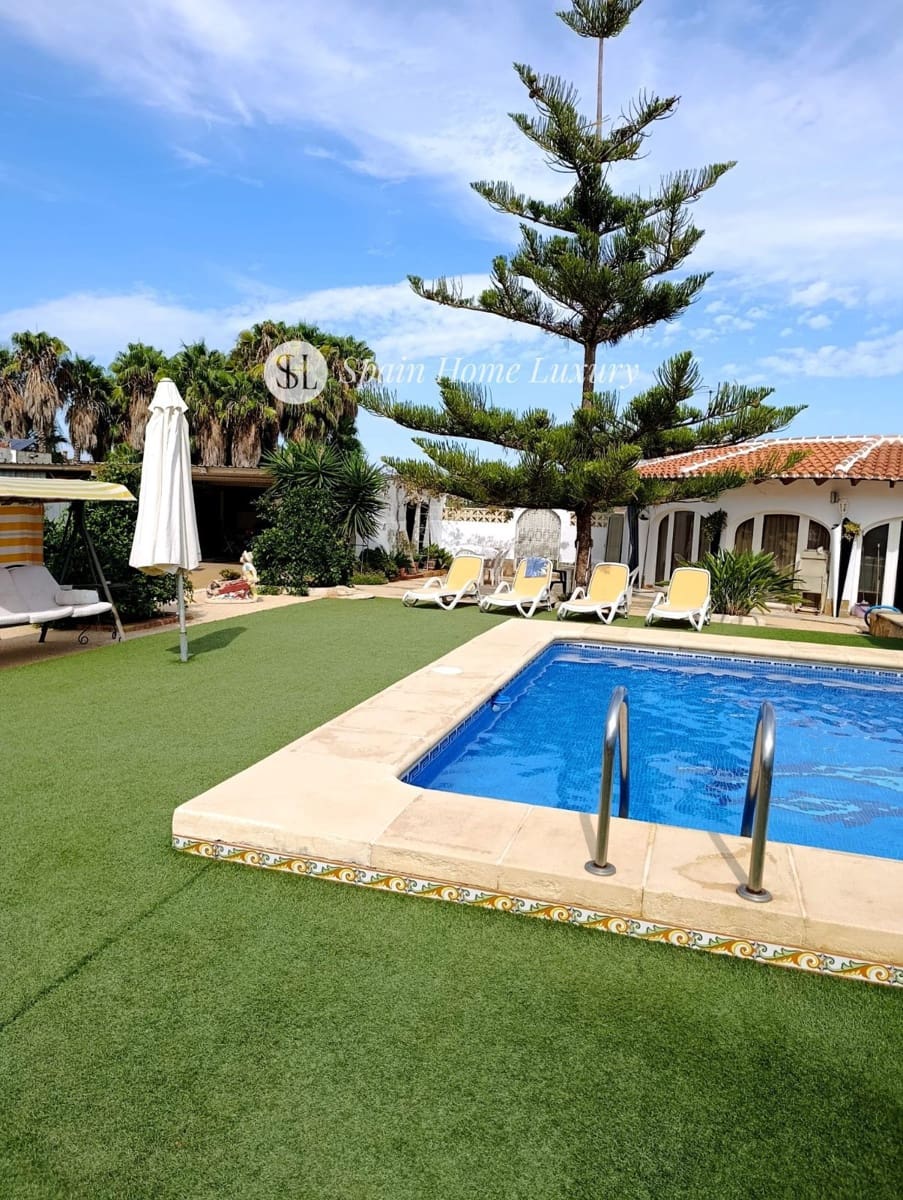 4 sypialnia Willa na sprzedaż w Denia z basenem garażem - 580 000 € (Ref: 9296343)