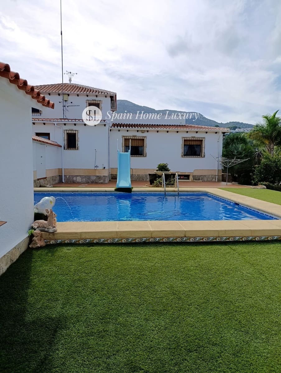 4 sypialnia Willa na sprzedaż w Denia z basenem garażem - 580 000 € (Ref: 9296343)