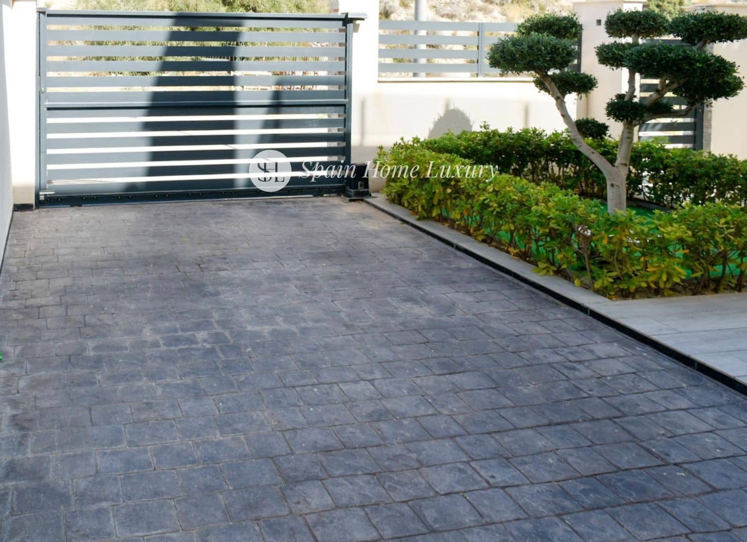 3 bedroom Villa for sale in Finestrat with pool garage - € 685,000 (Ref: 9317850)