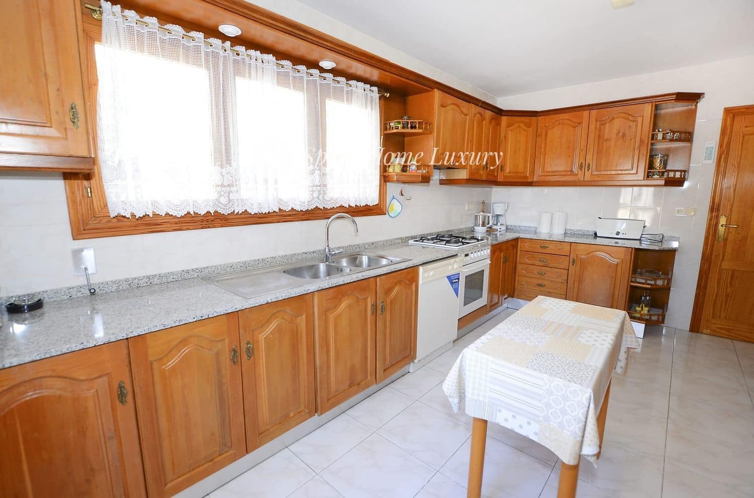 7 makuuhuone Huvila myytävänä paikassa Calpe / Calp mukana uima-altaan 
autotalli - 850 000 € (Ref: 9394048)