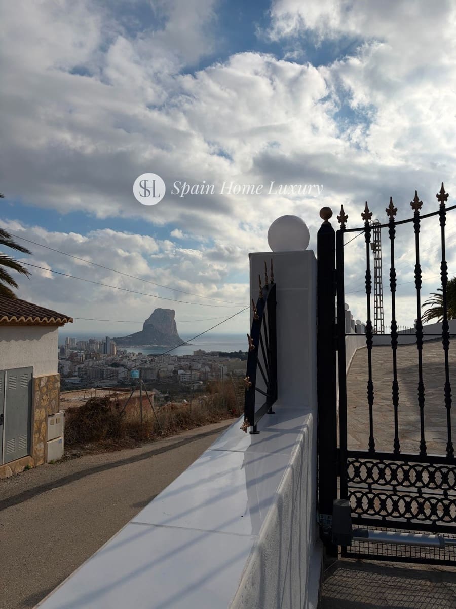 4 bedroom Villa for sale in Calpe / Calp with pool garage - € 716,000 (Ref: 9404674)