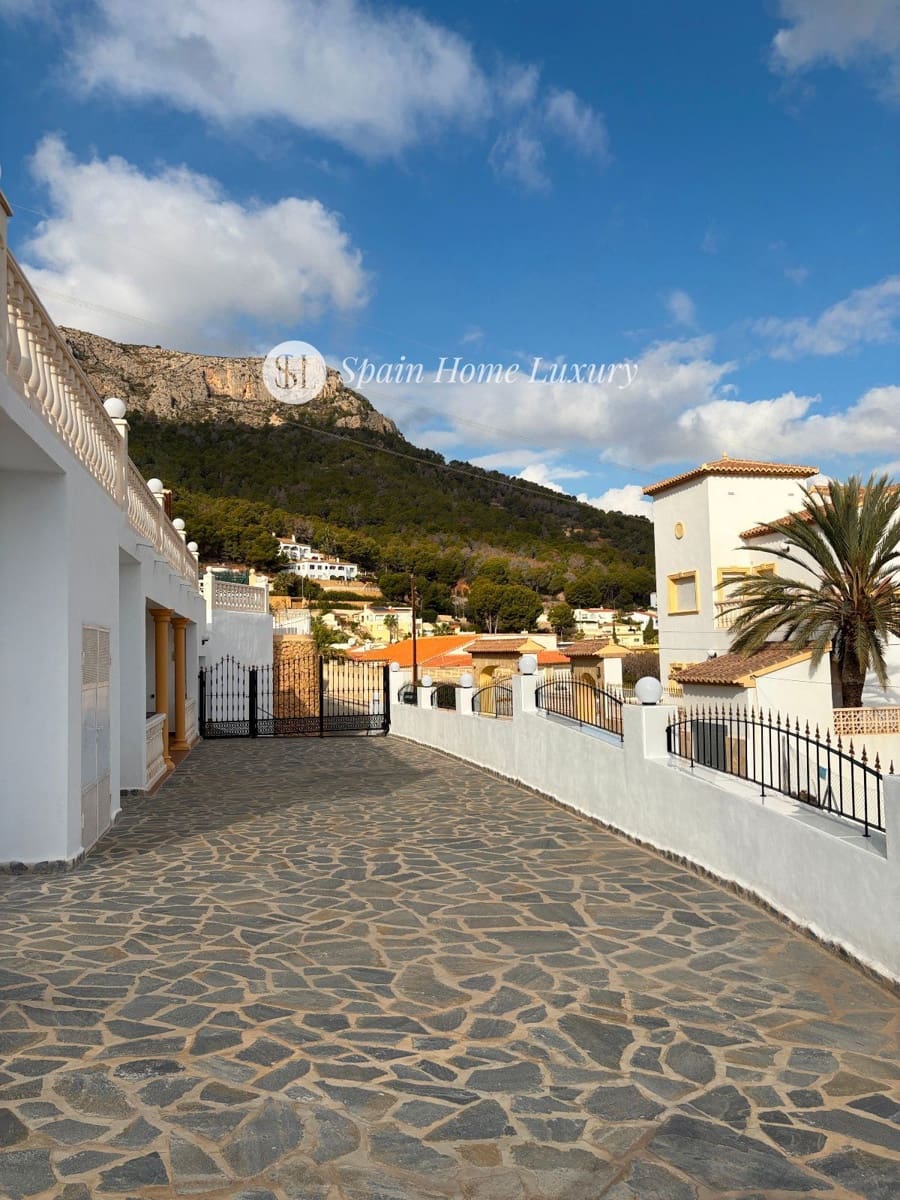 4 bedroom Villa for sale in Calpe / Calp with pool garage - € 716,000 (Ref: 9404674)