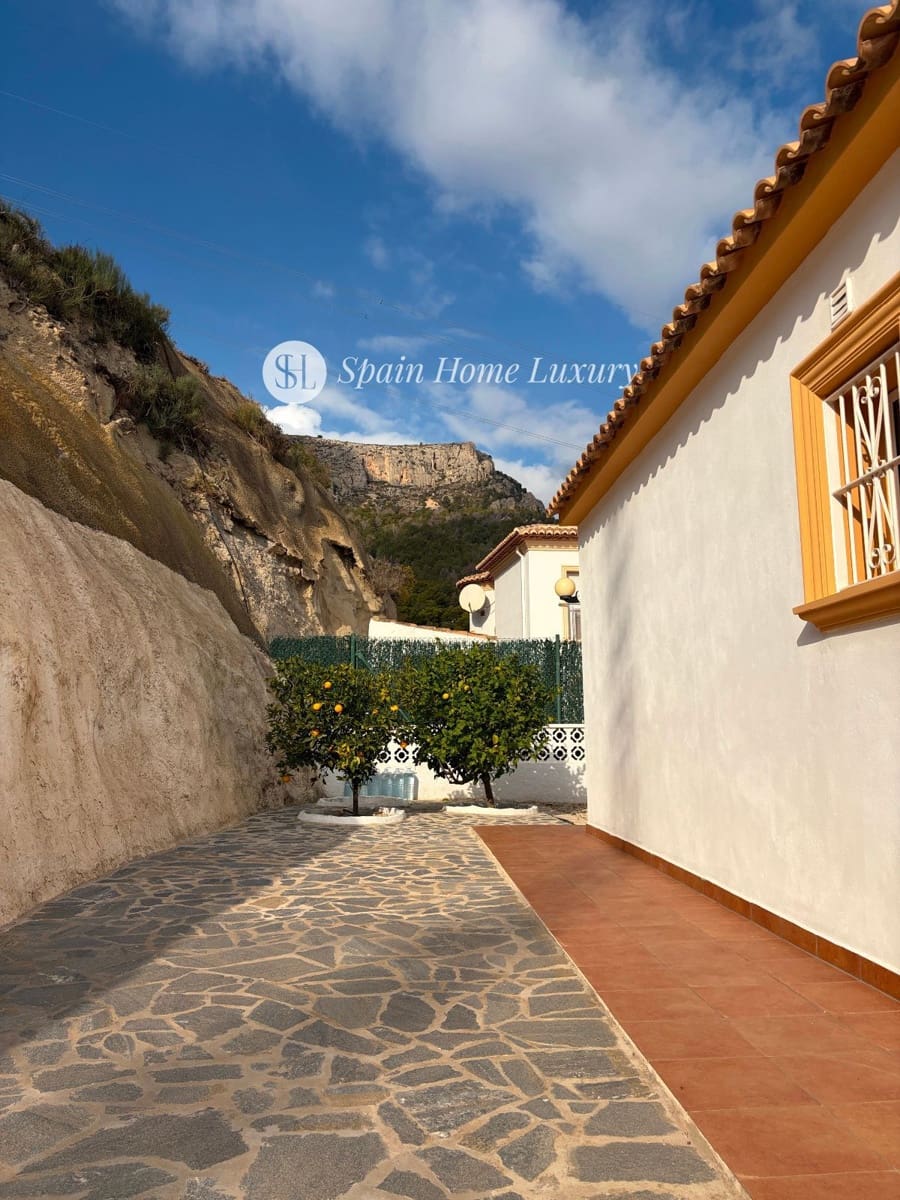 4 bedroom Villa for sale in Calpe / Calp with pool garage - € 716,000 (Ref: 9404674)