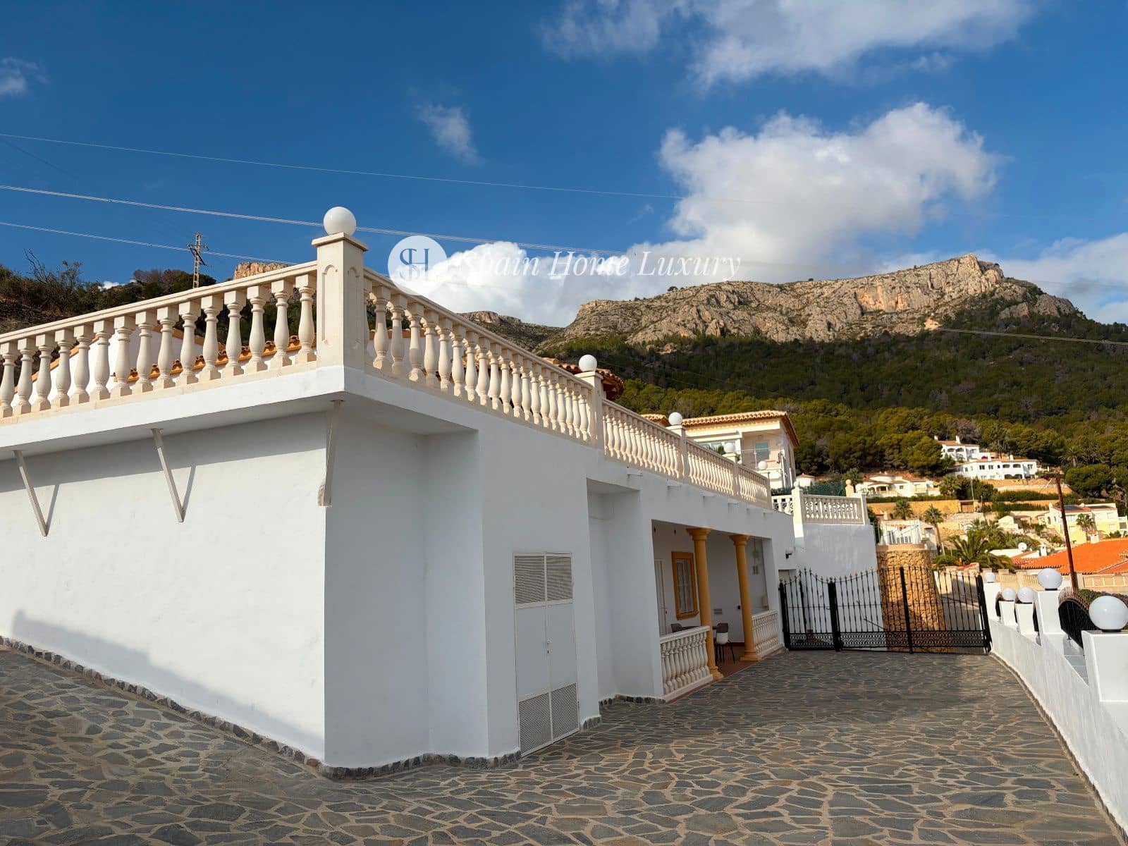 4 bedroom Villa for sale in Calpe / Calp with pool garage - € 716,000 (Ref: 9404674)