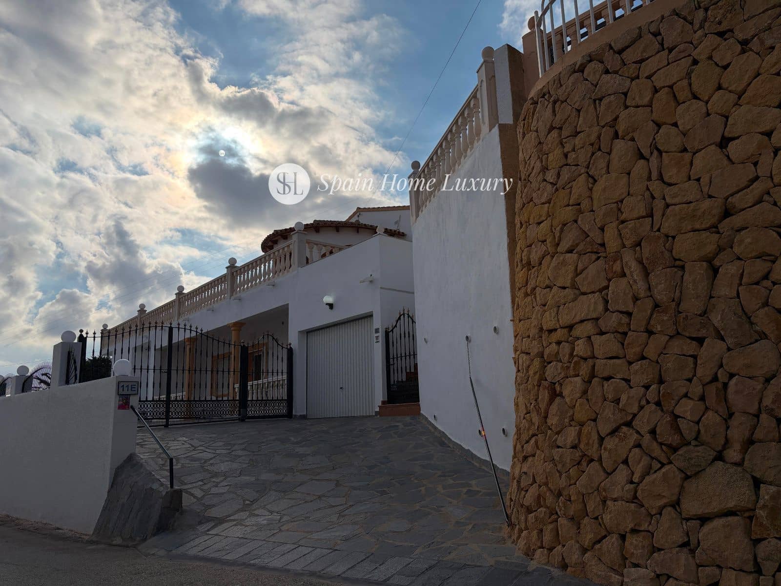 4 bedroom Villa for sale in Calpe / Calp with pool garage - € 716,000 (Ref: 9404674)