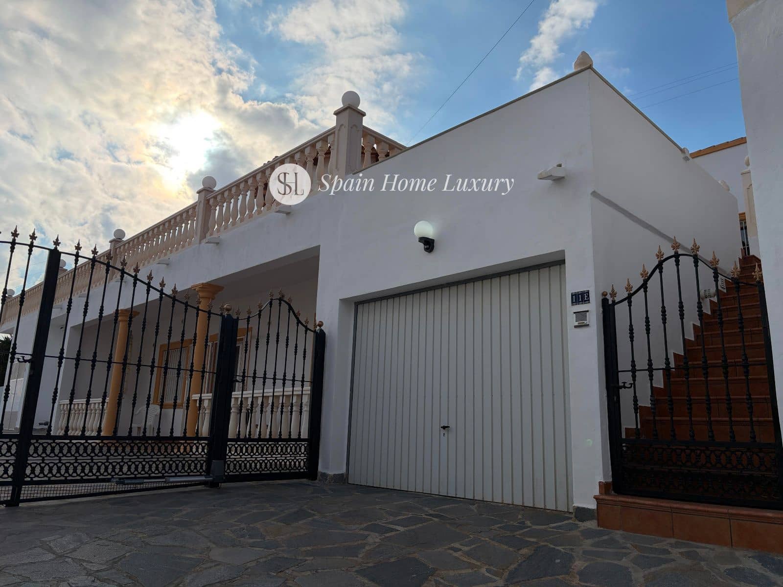 4 bedroom Villa for sale in Calpe / Calp with pool garage - € 716,000 (Ref: 9404674)