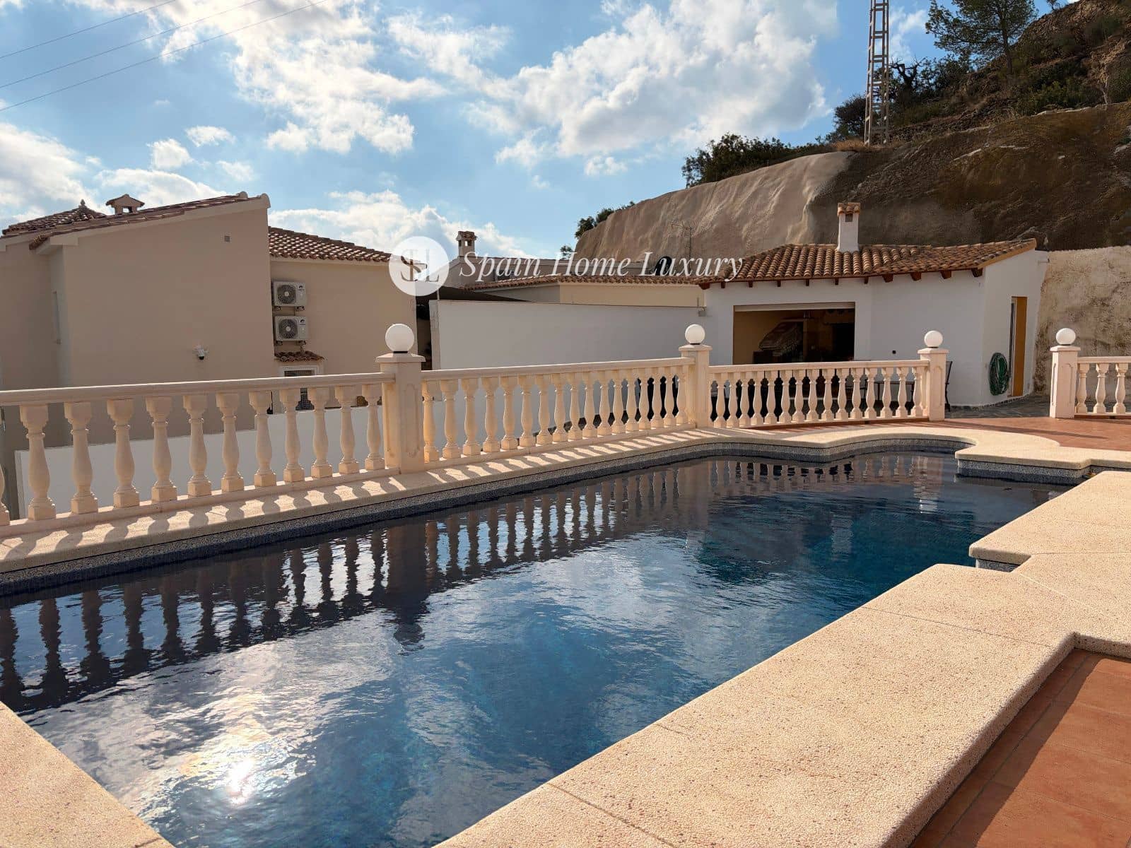 4 bedroom Villa for sale in Calpe / Calp with pool garage - € 716,000 (Ref: 9404674)