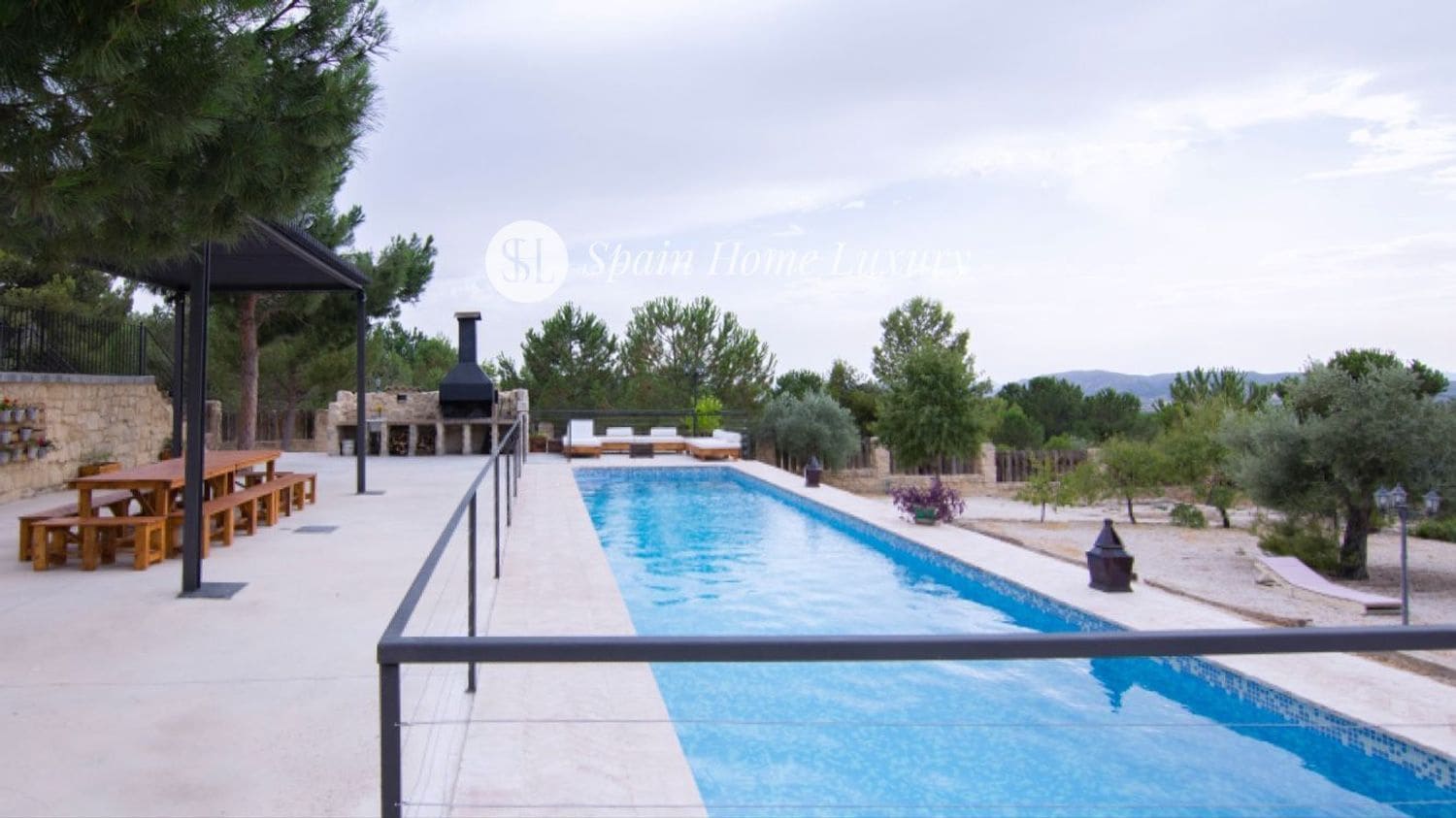 8 bedroom Villa for sale in Biar with pool - € 1,000,000 (Ref: 9408225)