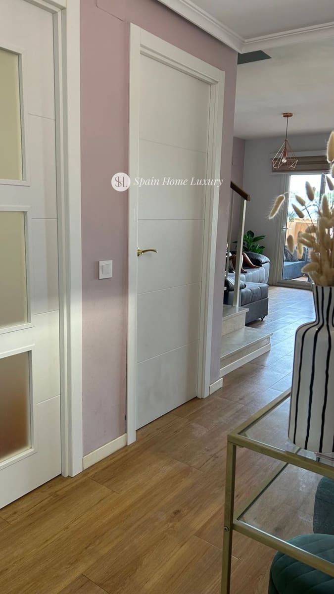 4 makuuhuone Omakotitalo myytävänä paikassa Chiva mukana uima-altaan 
autotalli - 279 900 € (Ref: 9409074)