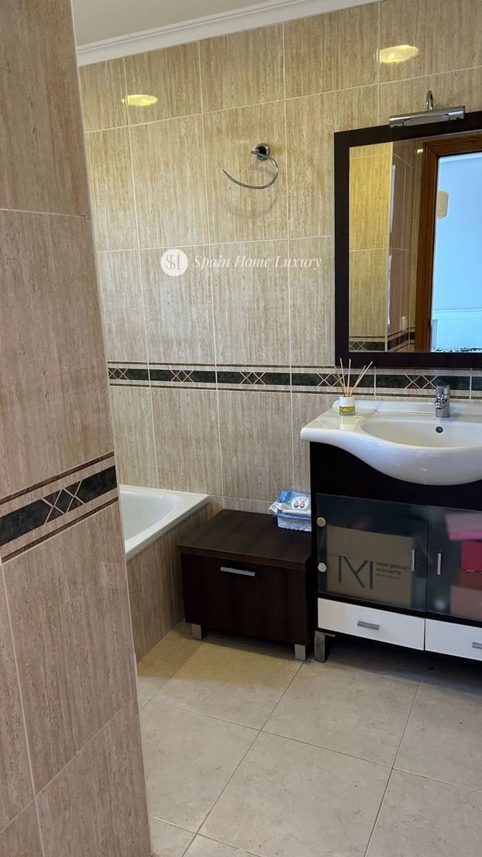 4 makuuhuone Omakotitalo myytävänä paikassa Chiva mukana uima-altaan 
autotalli - 279 900 € (Ref: 9409074)