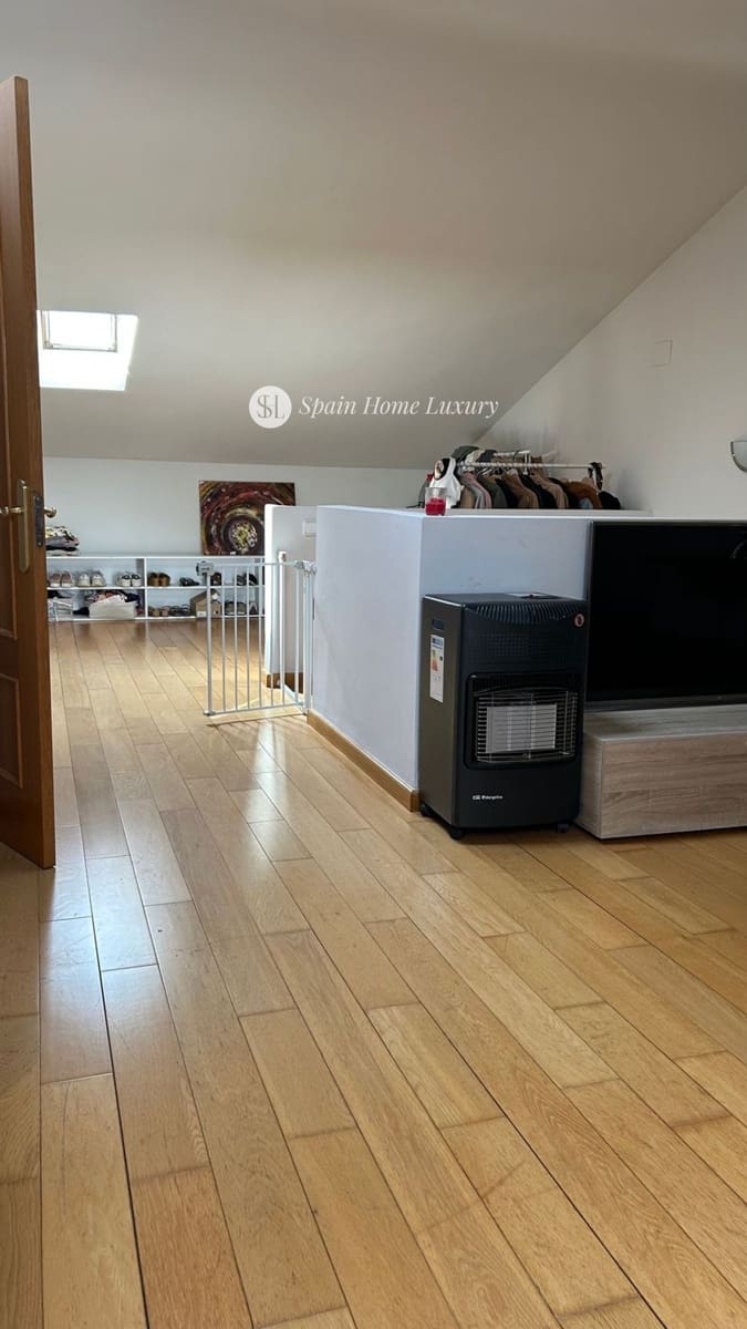 4 makuuhuone Omakotitalo myytävänä paikassa Chiva mukana uima-altaan 
autotalli - 279 900 € (Ref: 9409074)