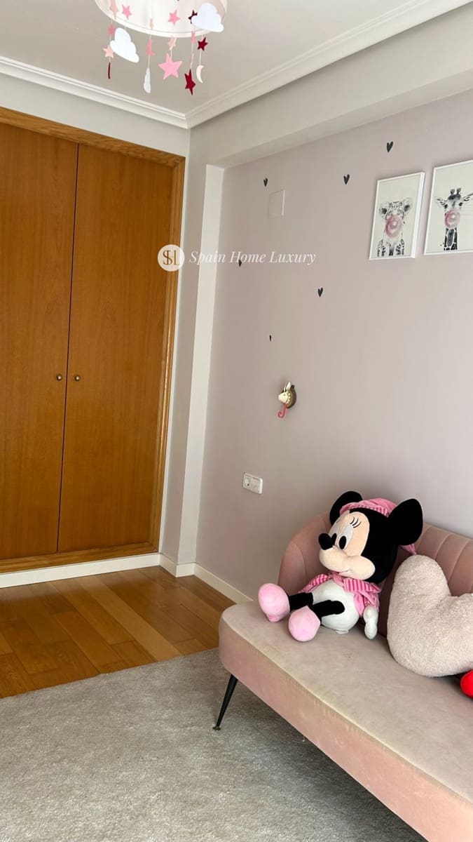 4 makuuhuone Omakotitalo myytävänä paikassa Chiva mukana uima-altaan 
autotalli - 279 900 € (Ref: 9409074)