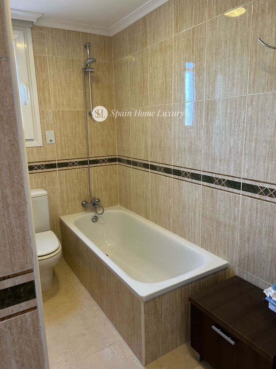 4 makuuhuone Omakotitalo myytävänä paikassa Chiva mukana uima-altaan 
autotalli - 279 900 € (Ref: 9409074)