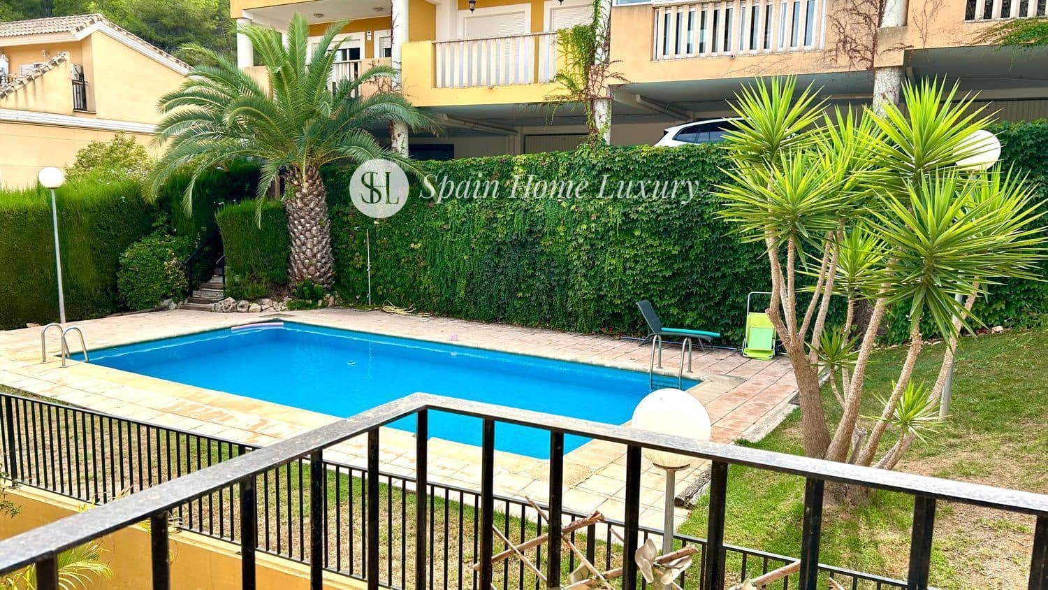 4 makuuhuone Omakotitalo myytävänä paikassa Chiva mukana uima-altaan 
autotalli - 279 900 € (Ref: 9409074)