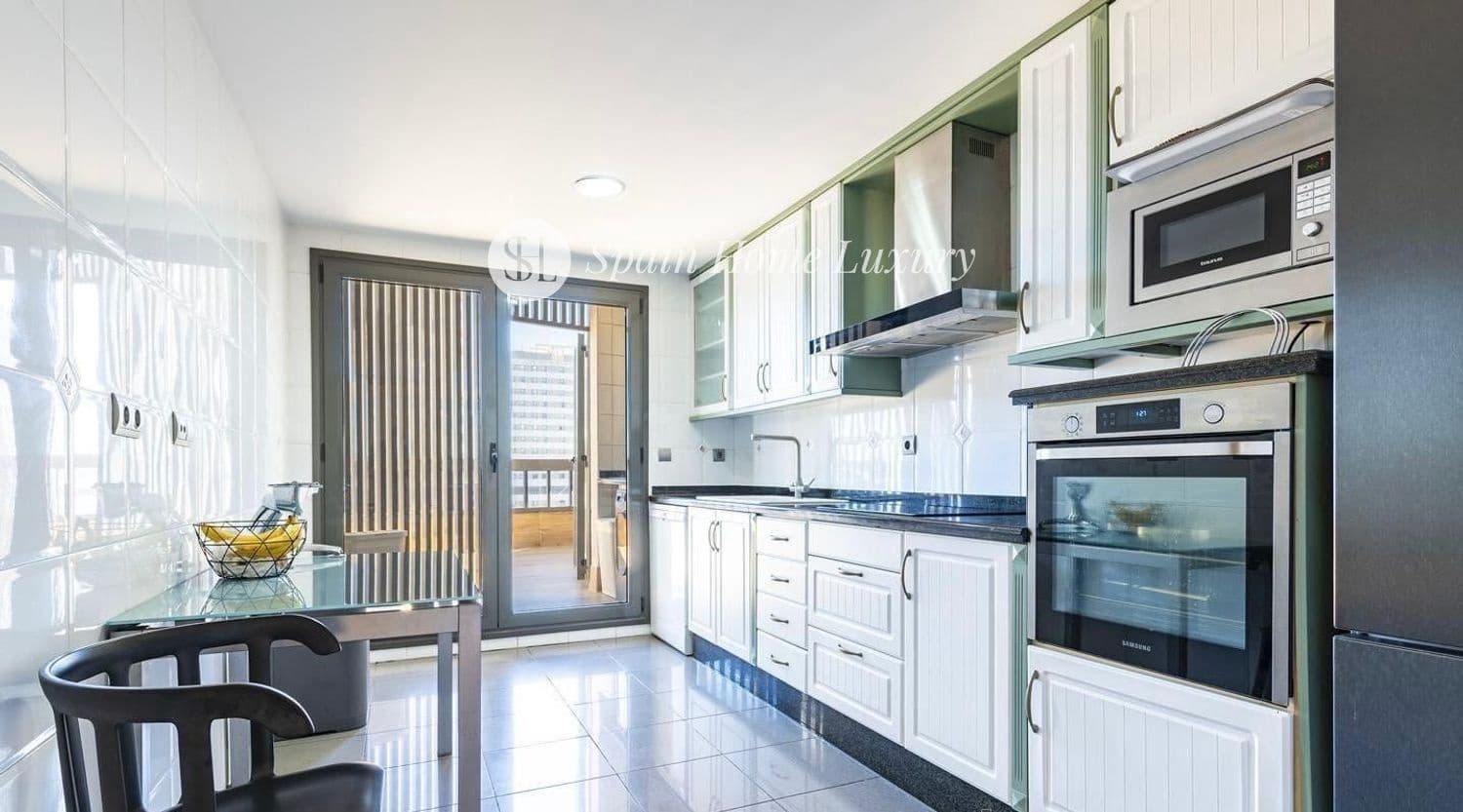 3 bedroom Penthouse for sale in Valencia city with pool garage - € 890,000 (Ref: 9409103)