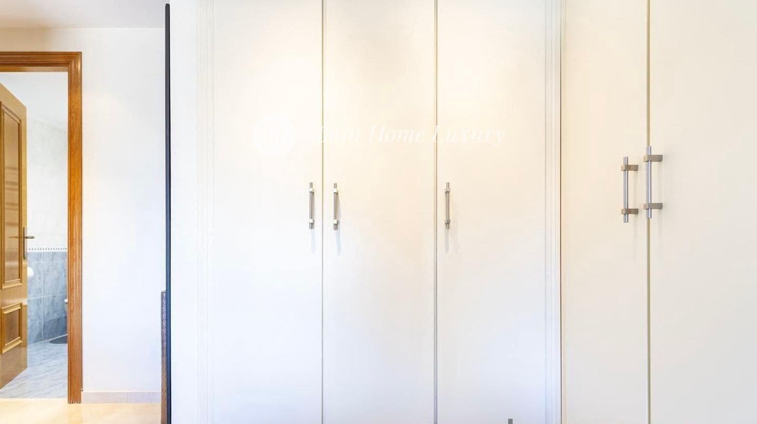 3 bedroom Penthouse for sale in Valencia city with pool garage - € 890,000 (Ref: 9409103)