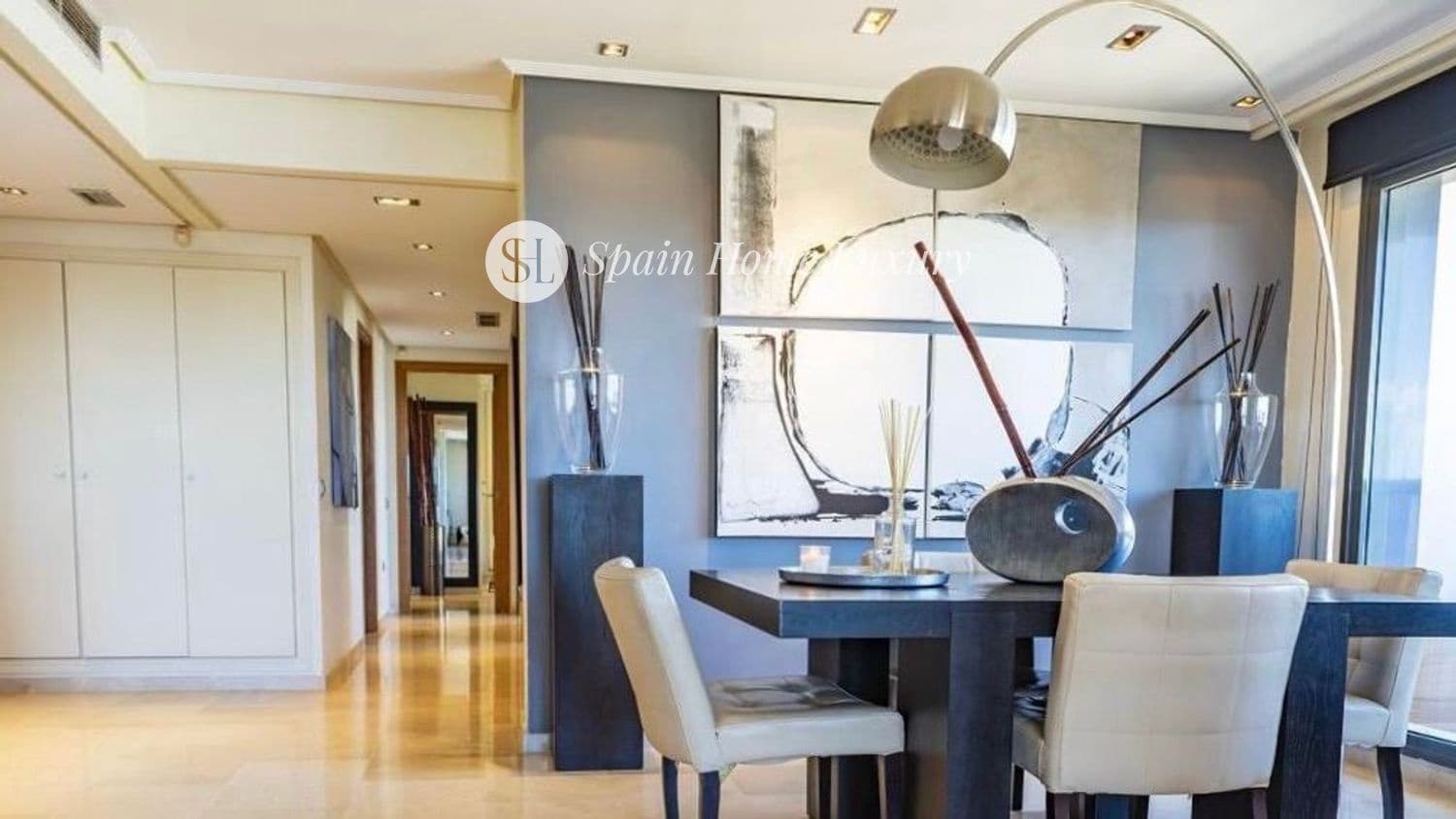 3 bedroom Penthouse for sale in Valencia city with pool garage - € 890,000 (Ref: 9409103)