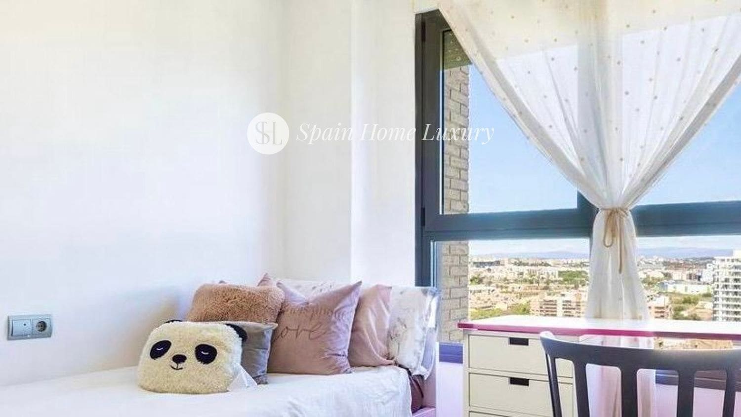 3 bedroom Penthouse for sale in Valencia city with pool garage - € 890,000 (Ref: 9409103)