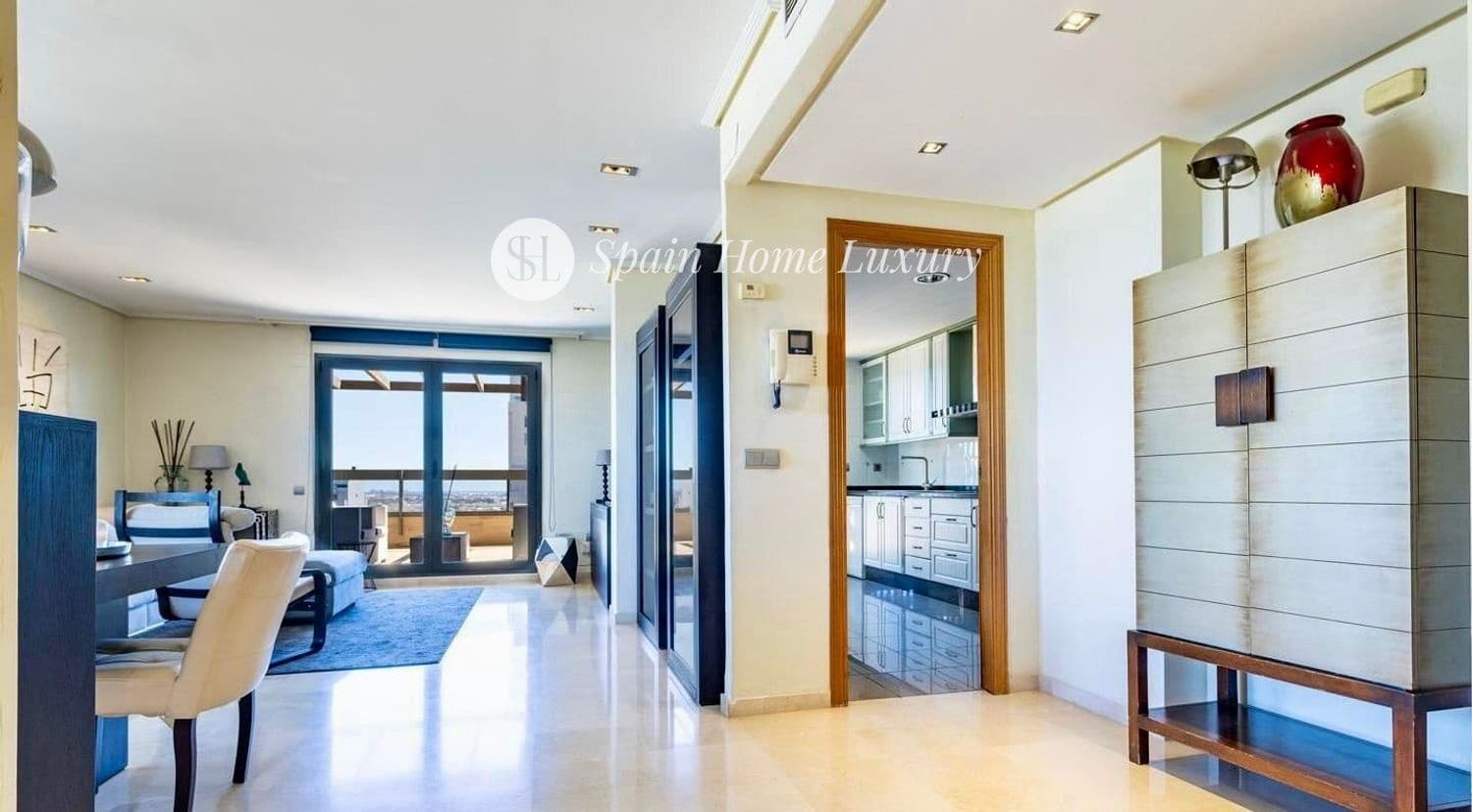 3 bedroom Penthouse for sale in Valencia city with pool garage - € 890,000 (Ref: 9409103)