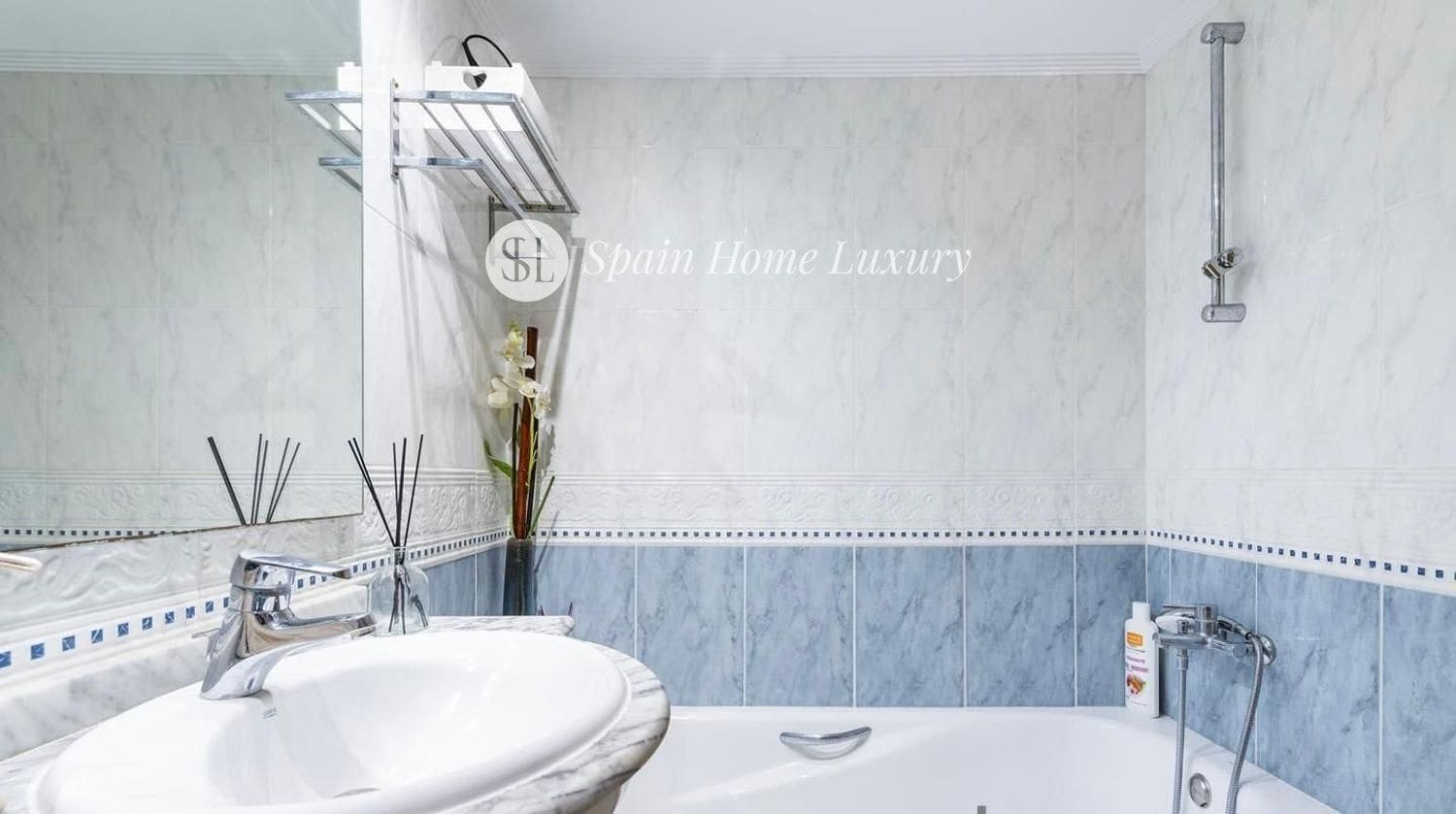 3 bedroom Penthouse for sale in Valencia city with pool garage - € 890,000 (Ref: 9409103)