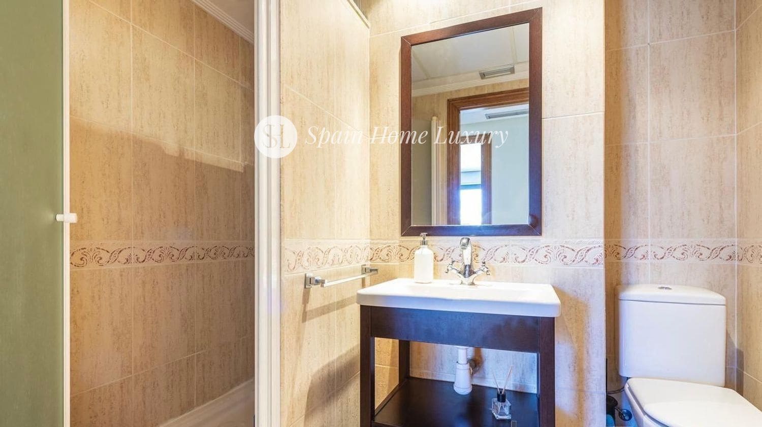 3 bedroom Penthouse for sale in Valencia city with pool garage - € 890,000 (Ref: 9409103)