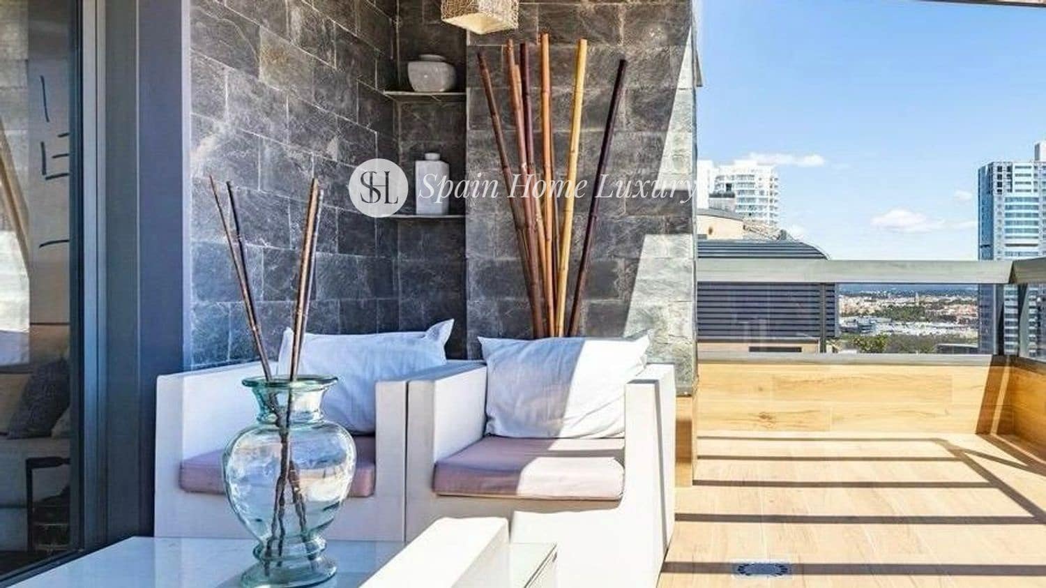 3 bedroom Penthouse for sale in Valencia city with pool garage - € 890,000 (Ref: 9409103)