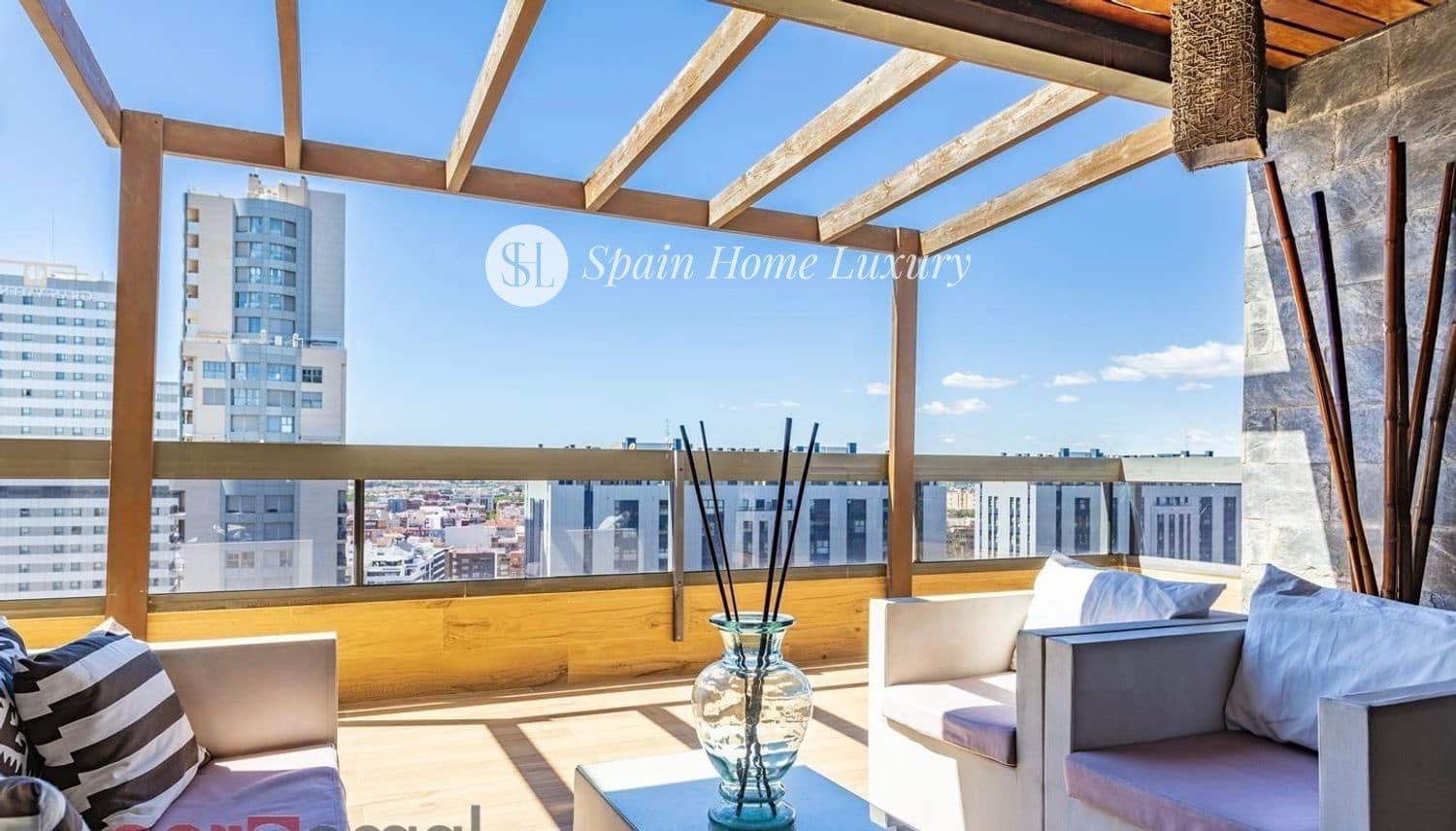 3 bedroom Penthouse for sale in Valencia city with pool garage - € 890,000 (Ref: 9409103)