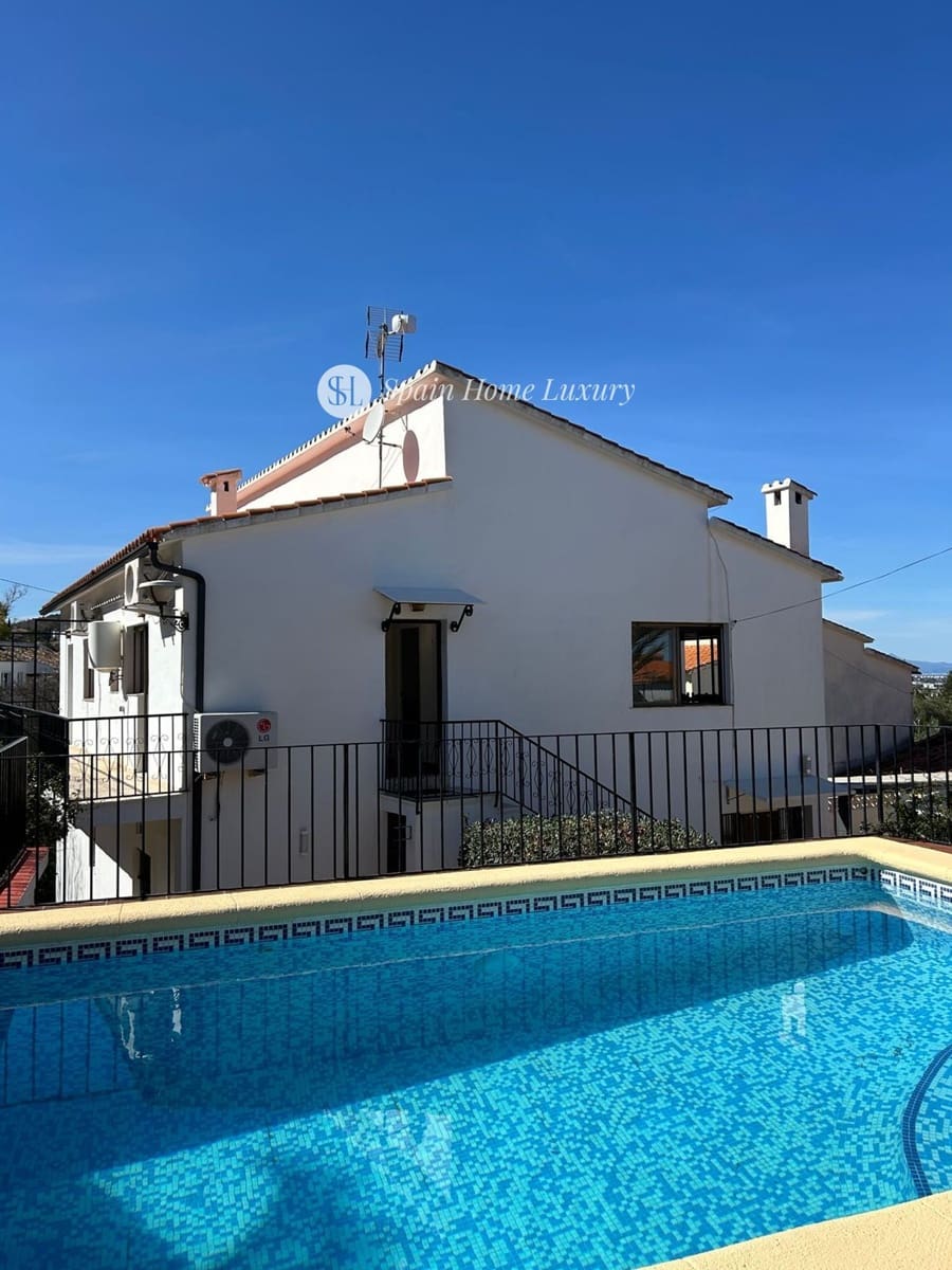 5 soveværelse Villa til salg i Denia med swimmingpool - € 580.000 (Ref: 9410847)