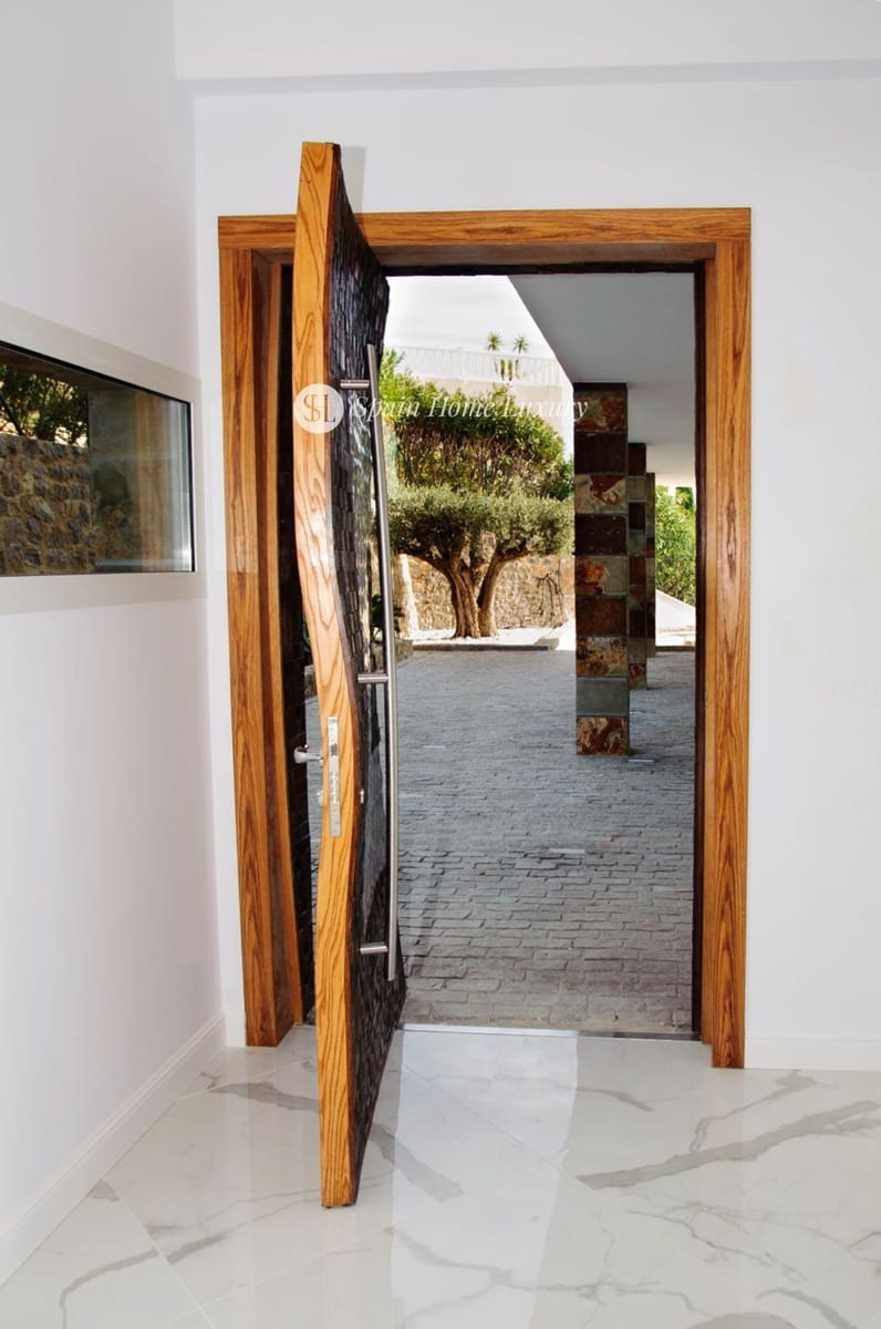 7 bedroom Villa for sale in Altea with pool garage - € 4,750,000 (Ref: 9432444)