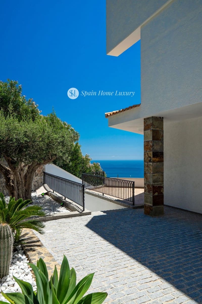 7 bedroom Villa for sale in Altea with pool garage - € 4,750,000 (Ref: 9432444)