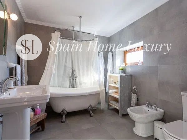 4 bedroom Villa for sale in Alzira with pool - € 490,000 (Ref: 9432731)