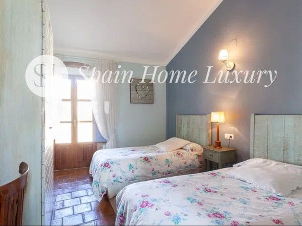 4 bedroom Villa for sale in Alzira with pool - € 490,000 (Ref: 9432731)