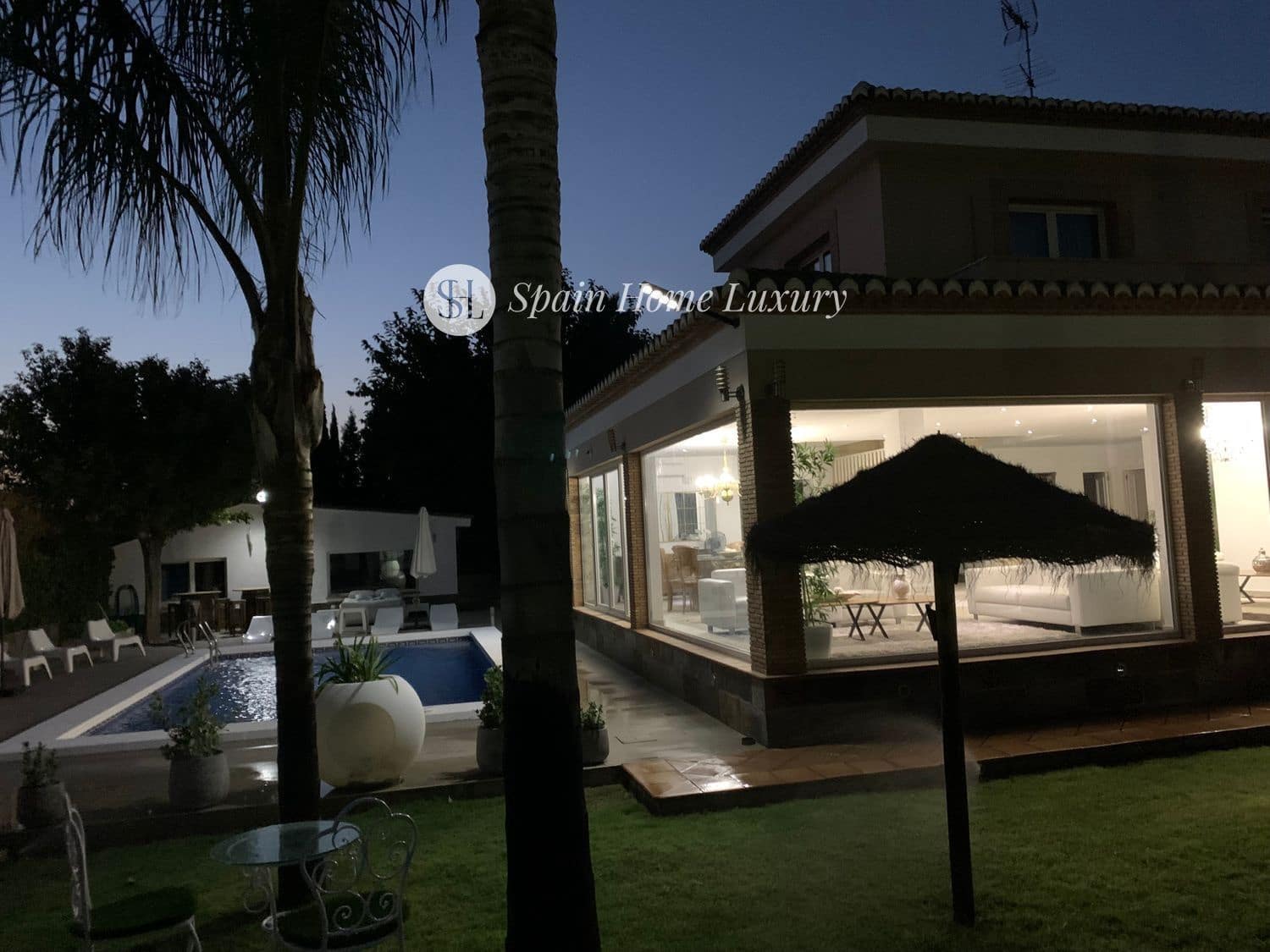 8 sypialnia Willa na sprzedaż w Betera z basenem garażem - 995 000 € (Ref: 9432732)